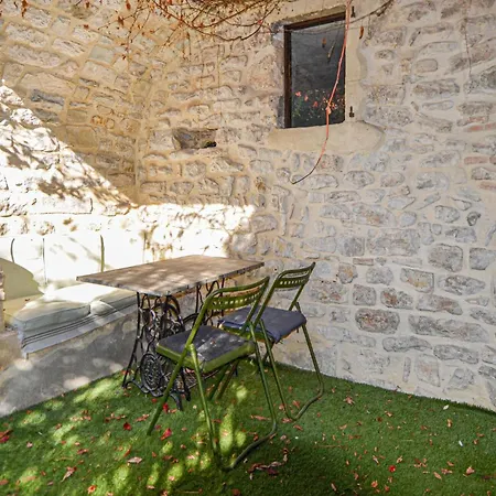 Pet Friendly In Sur Lussan With Kitchen *